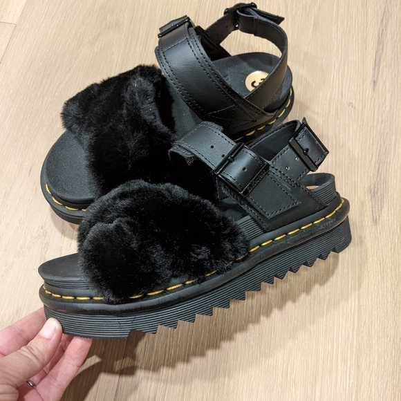 Kids Dr. Martens NWOT - Picture 1 of 10